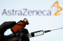 AstraZeneca признала, что ее вакцина может спровоцировать смертельное заболевание