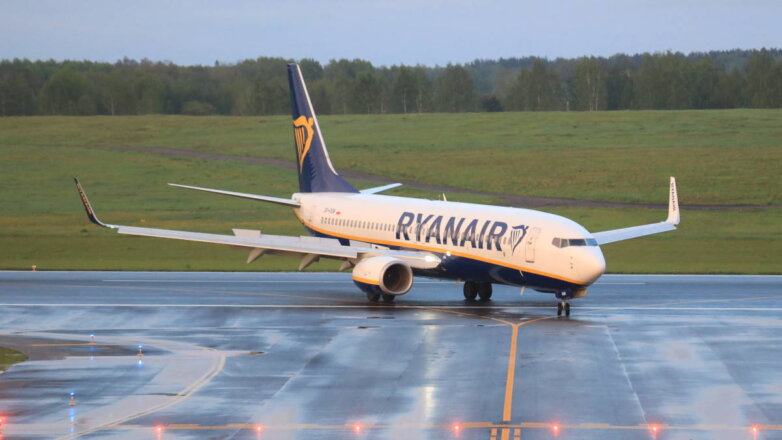 Диспетчер, посадивший самолет Ryanair в Белоруссии, уехал с семьей из страны