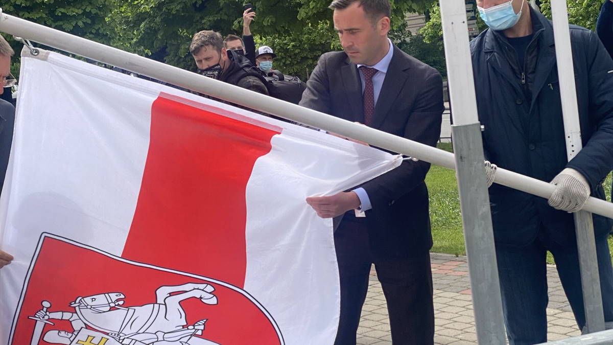Международная федерация хоккея потребовала убрать свои флаги с улиц Риги
