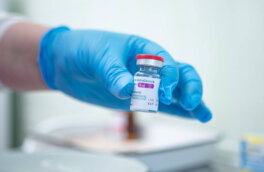 Макрон отреагировал на ограничение ЕС на вакцину AstraZeneca