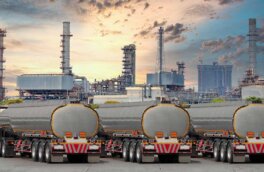 Дефицита нефтепродуктов на рынке РФ нет, заявил Новак