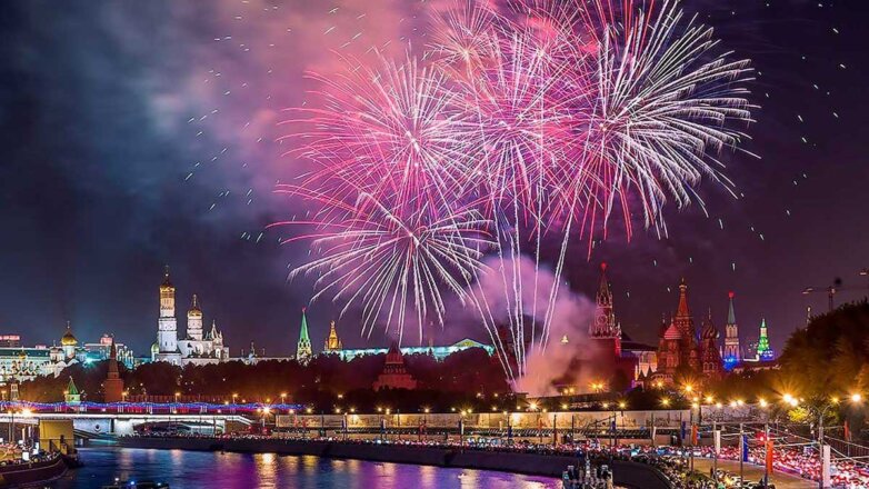 Фейерверки в День Победы в Москве решили провести в 31 точке