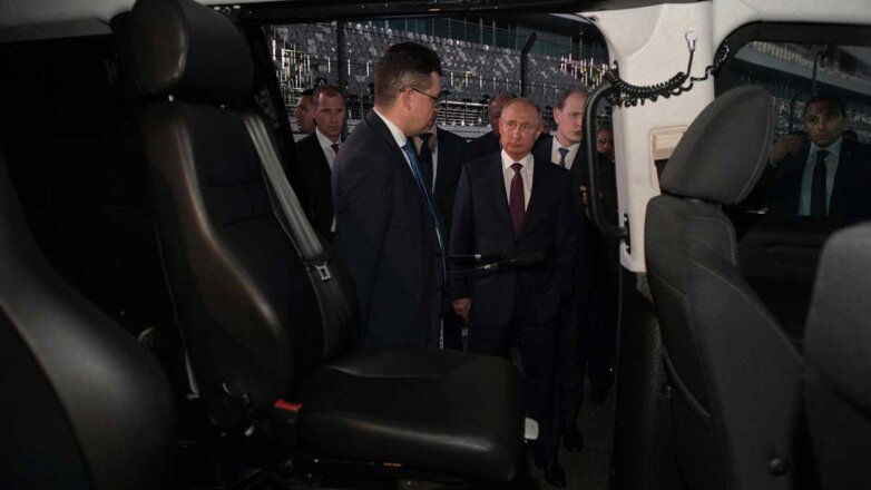 Салон автомобиля Аурус Владимир Путин