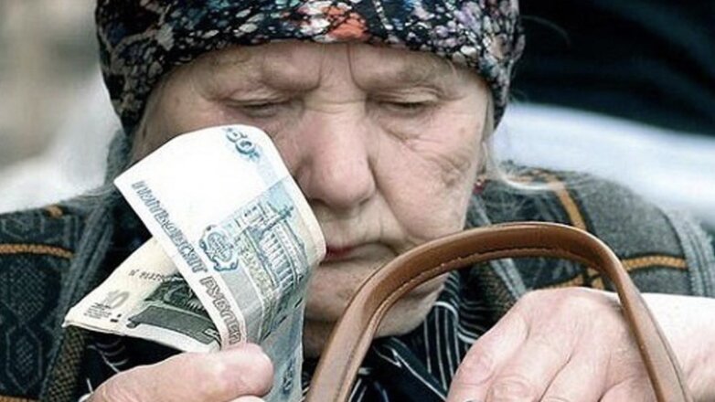 Когда пора начинать копить на пенсию: мнение россиян