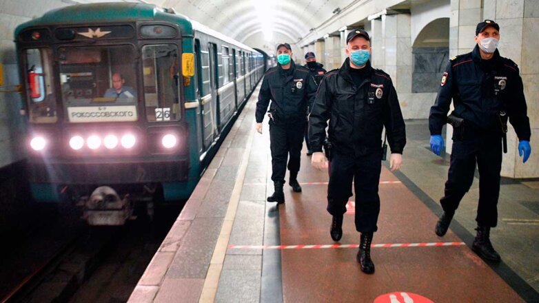 О штрафах за отсутствие перчаток в метро, автобусах и трамваях напомнили в Москве
