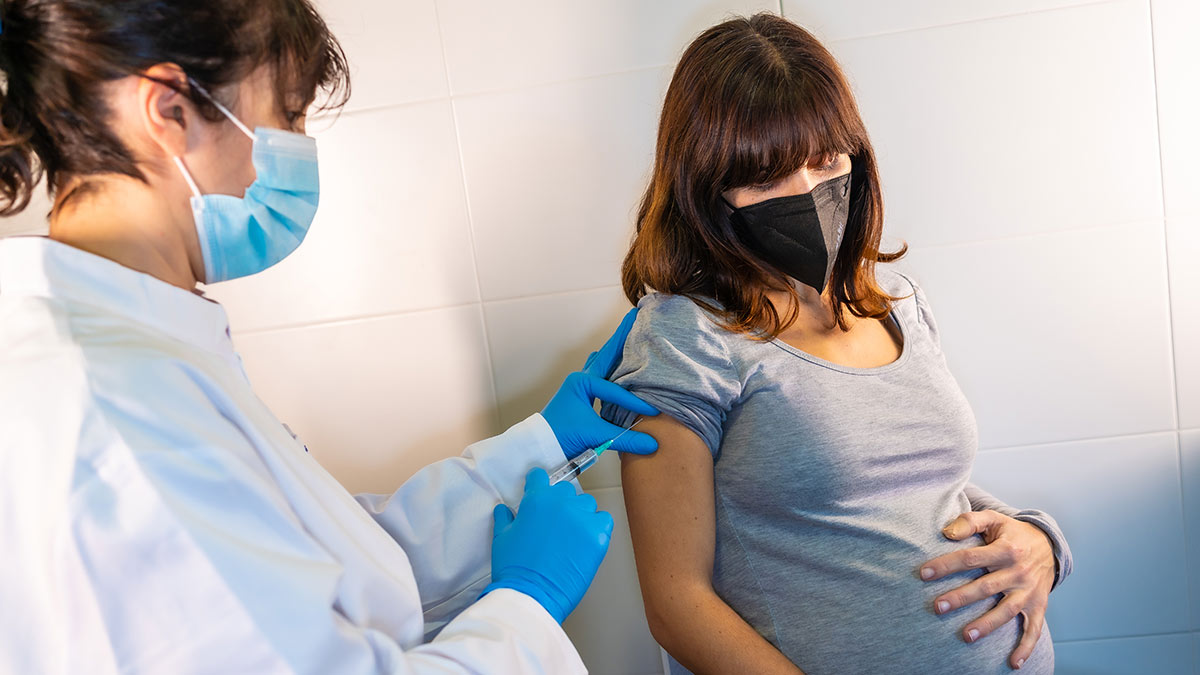 Реакцию на вакцину "Спутник V" при беременности изучили российские ученые