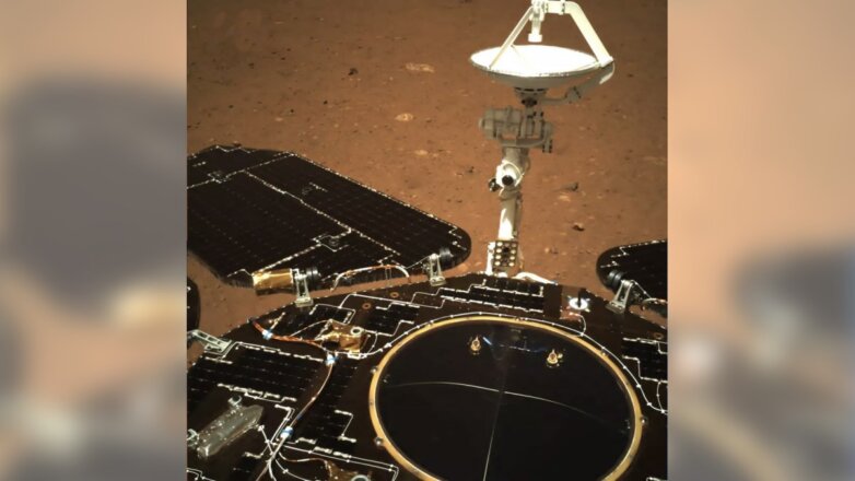 Китайский марсоход сделал первые фотографии Красной планеты