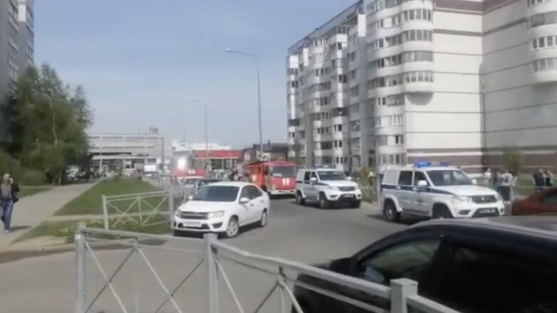 Неизвестные открыли стрельбу в одной из школ Казани