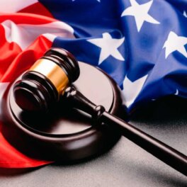 Власти Аляски подали иск в суд США из-за отмены договоров, заключенных при Трампе