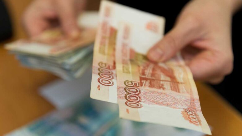 Утверждены сроки выплат по 10 тыс. рублей на школьников