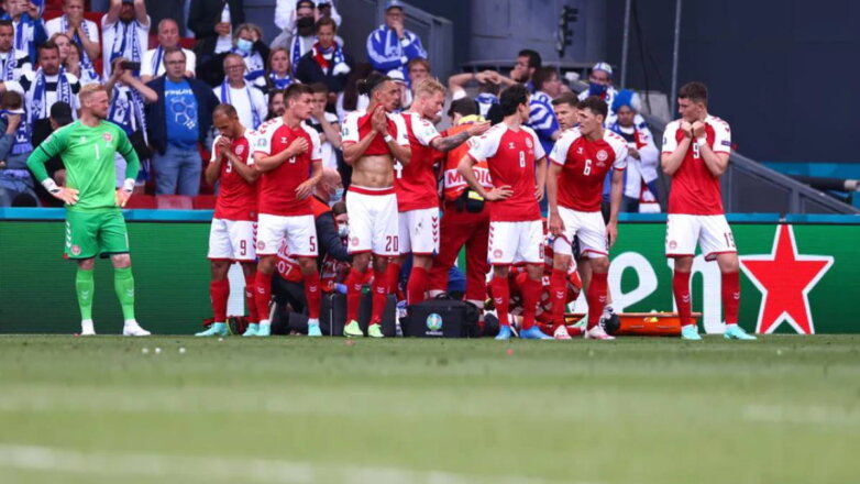 Футболист сборной Дании потерял сознание во время матча Евро-2020