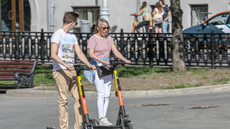 В Москве изменили правила езды на самокатах