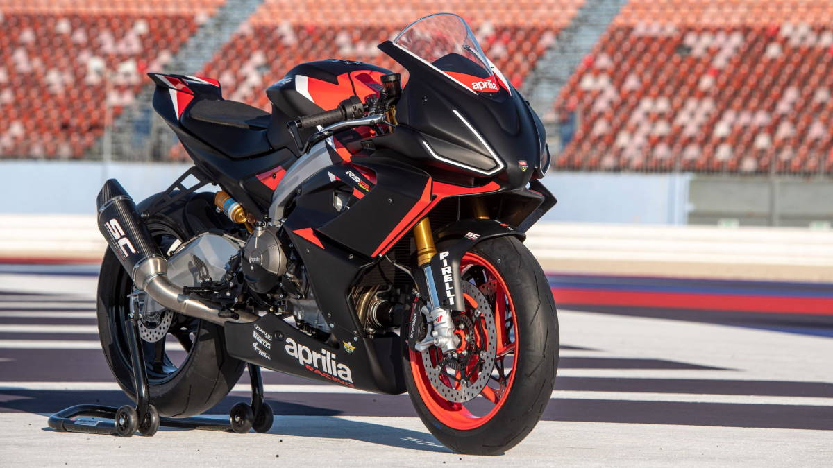Aprila предложила желающим приобрести гоночную версию популярного мотоцикла RS 660