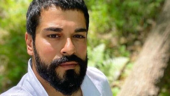 Самый красивый актер Турции Бурак Озчивит удивил фанатов новым образом