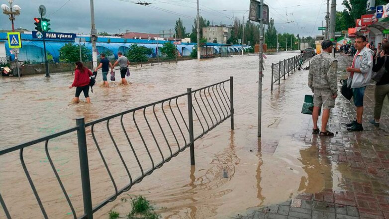Пострадавшим от наводнения жителям Крыма возместят ущерб