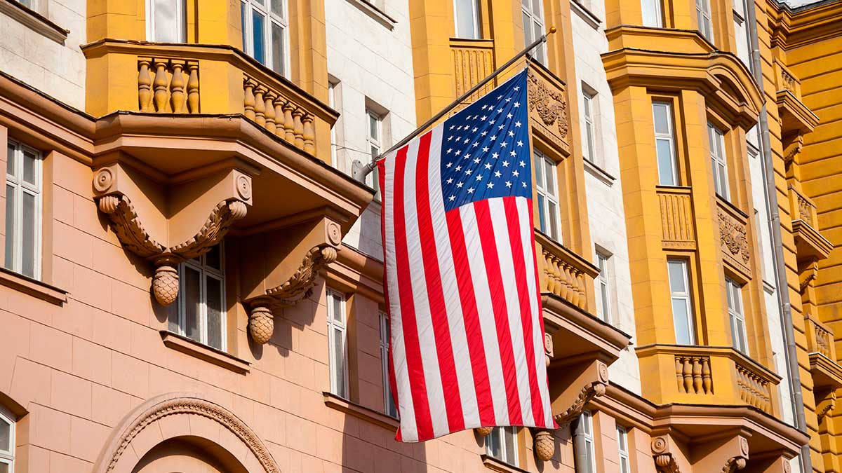 Россия и США начнут работу по восстановлению выдачи виз