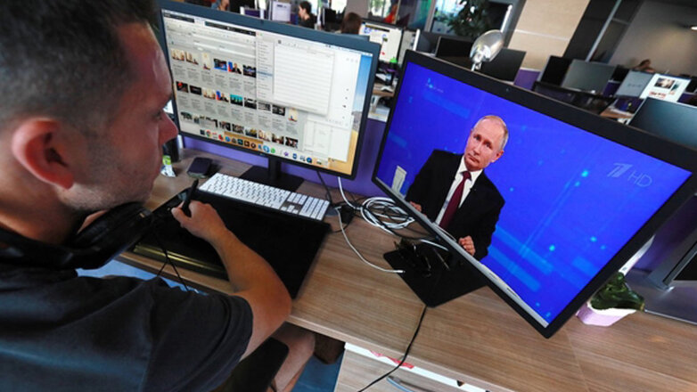 Владимир Путин телевизор