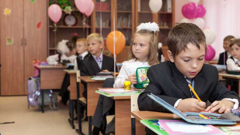Путин: 10 тыс. рублей получат и семьи, где дети пошли в школу с 6 лет