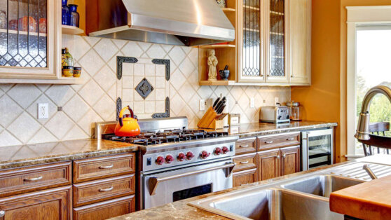 Как оформить кухонный фартук: 10 стильных идей