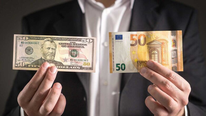 Правильные вложения: когда лучше покупать доллары и евро