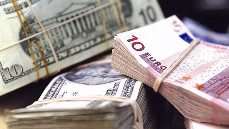 Курсы доллара и евро к рублю достигли исторических максимумов