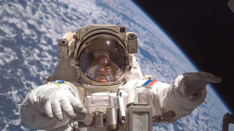 Россияне начали первый выход в открытый космос в 2021 году