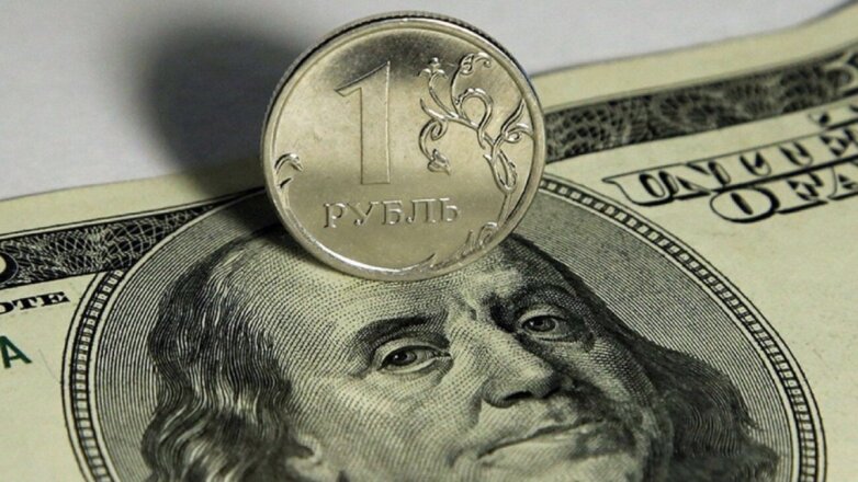 Эксперт пояснил, почему Россия не может полностью отказаться от доллара