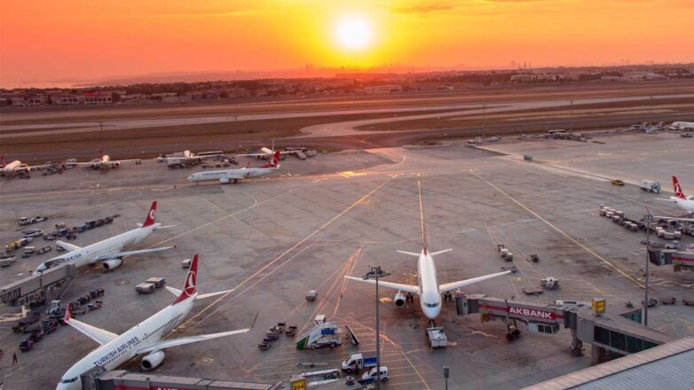 Российские туристы потеряли 30 млрд рублей из-за отмены полетов в Турцию