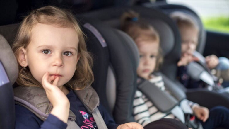 Детские кресла в автомобиле: о правилах их установки объяснили в ГИБДД