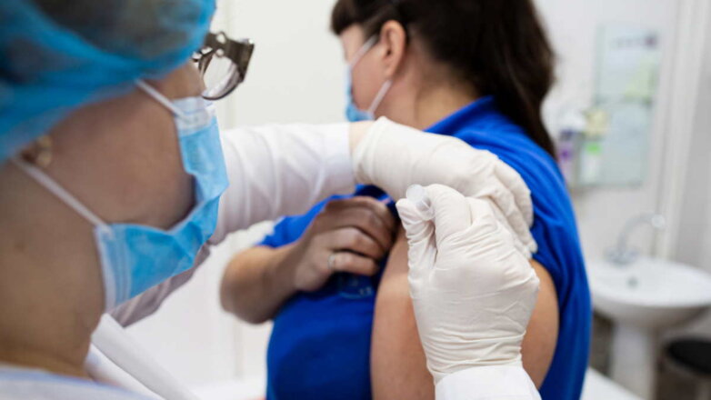 В Хакасии ввели обязательную вакцинацию некоторых категорий населения