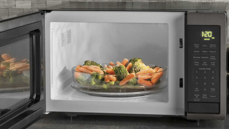 В чем опасность повторного разогревания еды, объяснили эксперты