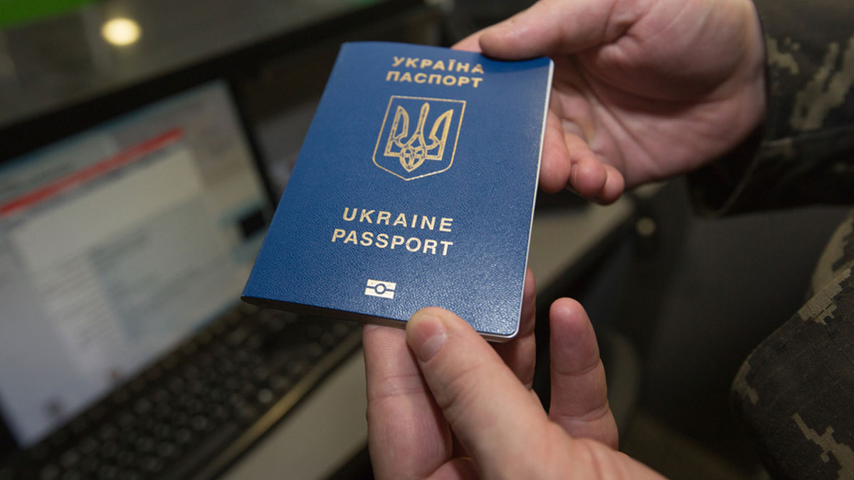 Упростить выдачу гражданства для россиян предложили на Украине