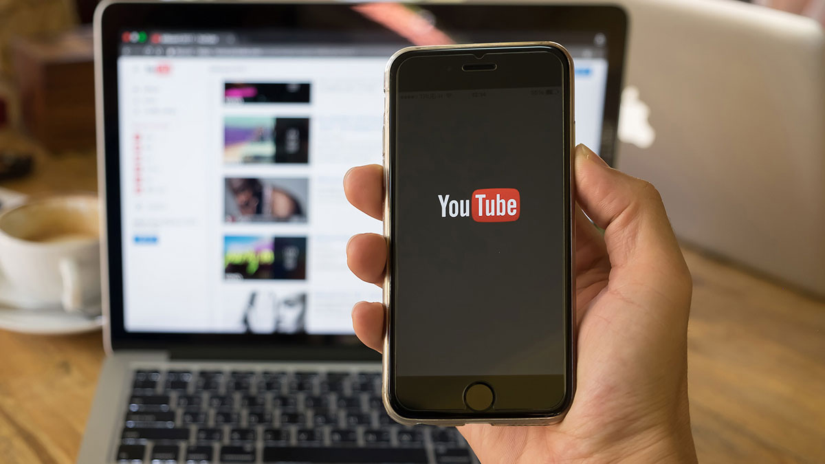 РКН потребовал от YouTube разблокировать ролик о дискриминации "Спутника V"