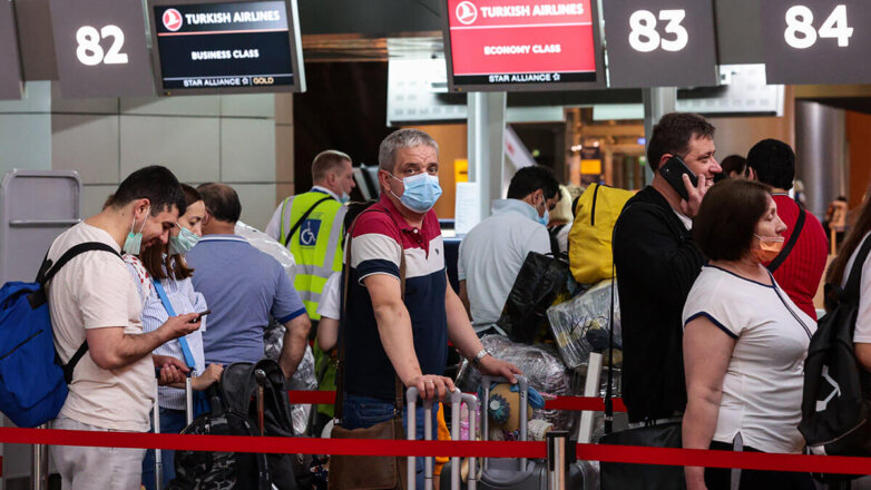 На входе в "красную зону": могут ли запретить российским туристам выезд из страны