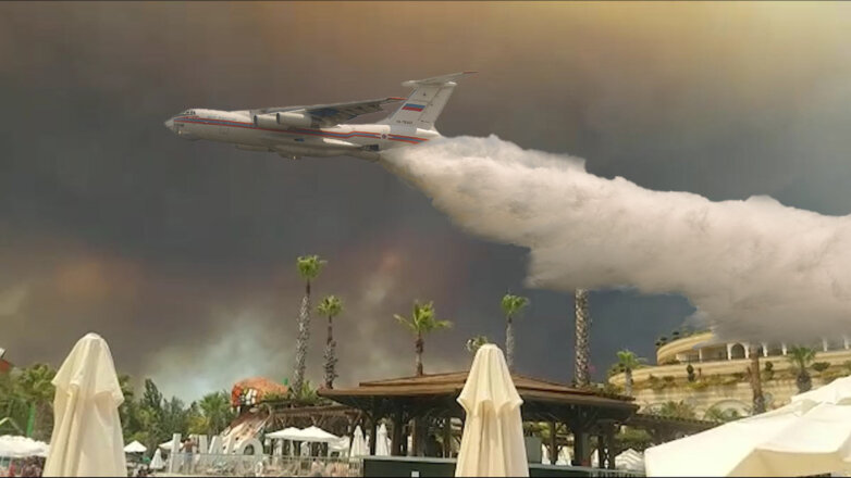 Лесные пожары в Турции отправили тушить самолеты из России и Украины