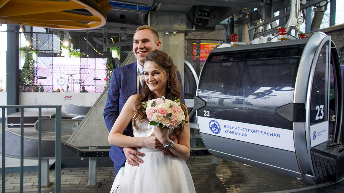 На Московской канатной дороге 13 пар зарегистрировали брак