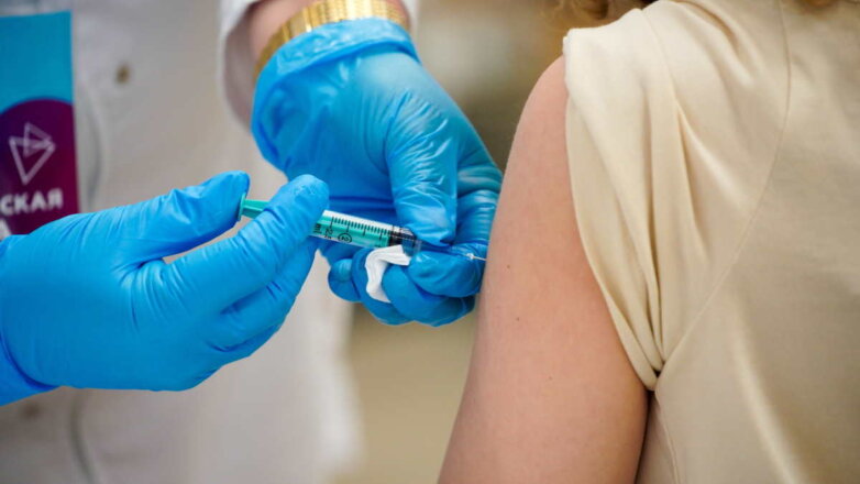 Первые партии вакцины "Спутник М" для подростков поступили в гражданский оборот