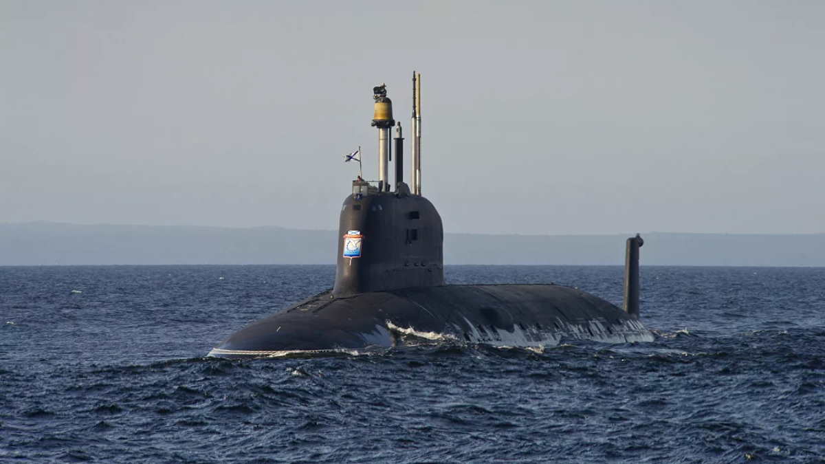 Атомную подводную лодку 