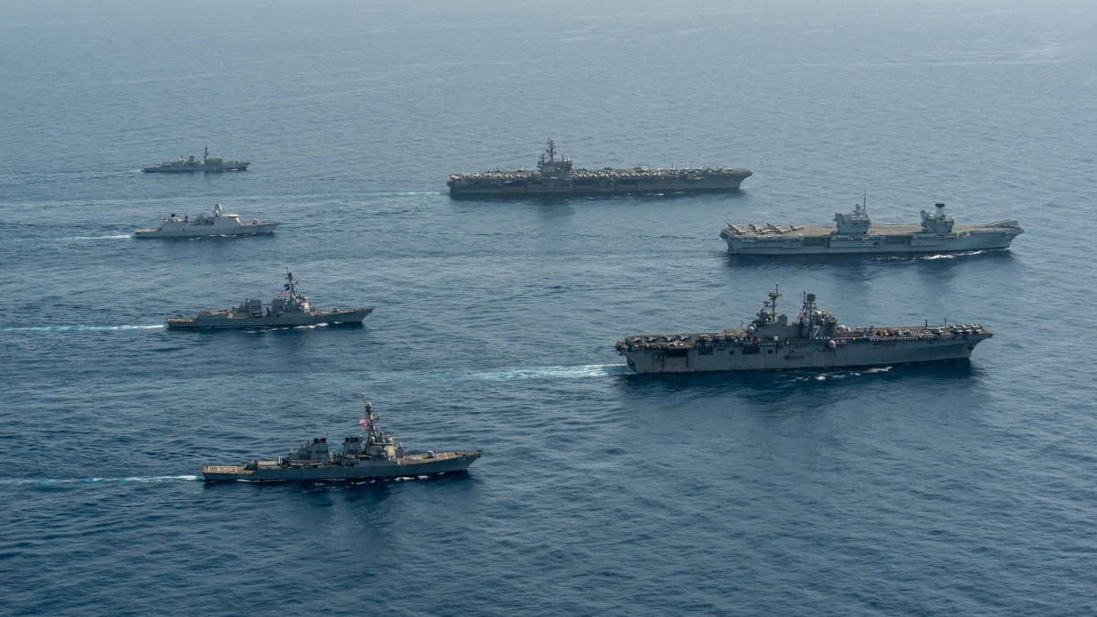 США и Великобритания сосредоточили три авианосца в Аденском заливе