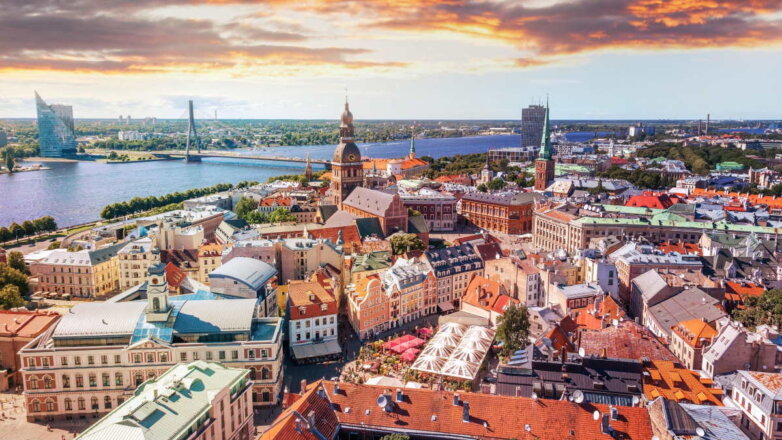 Латвия вводит тесты на COVID-19 для въезжающих из России и Белоруссии