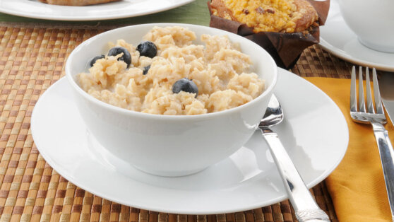 Высокий холестерин: варианты завтрака для его снижения посоветовала диетолог