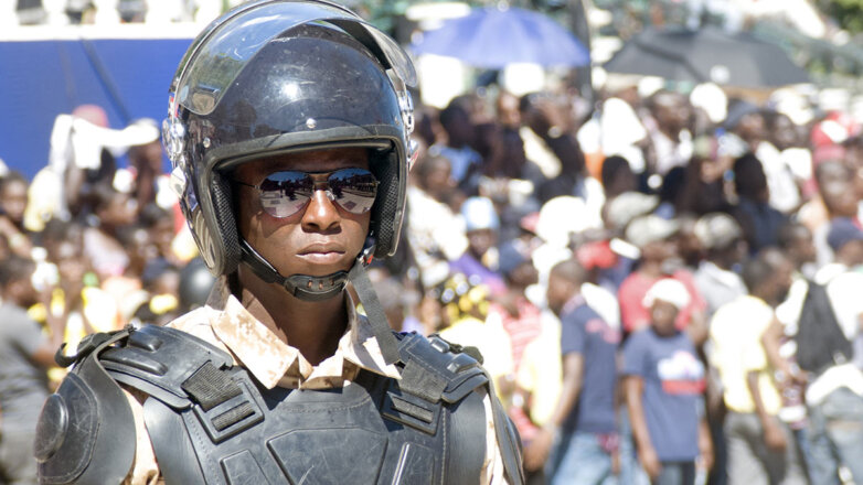 Лидер гаитянских банд пригрозил политикам смертью, столичная тюрьма в огне
