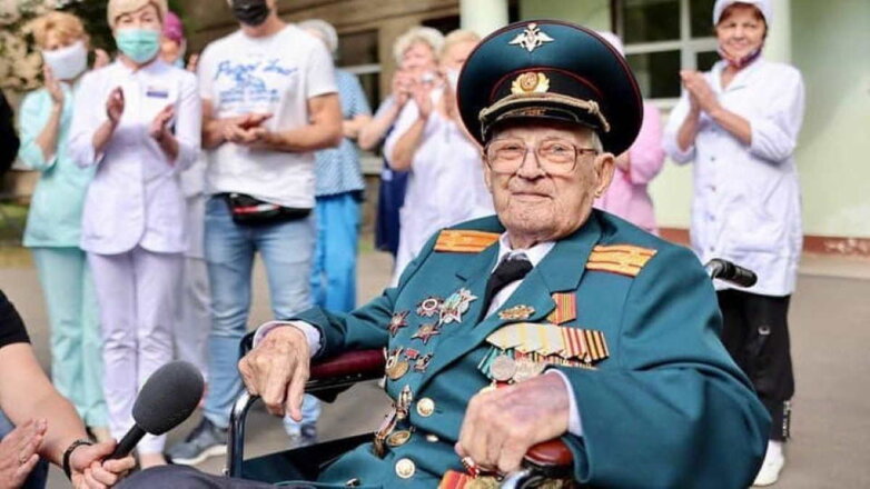 В Подмосковье 102-летний ветеран вылечился от COVID-19