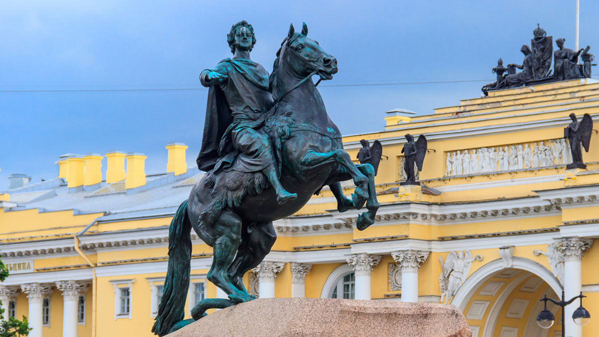 памятник петру первому на сенатской площади