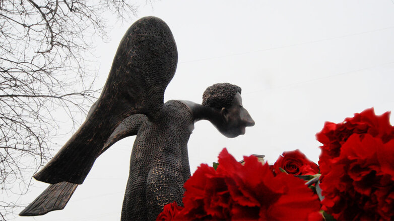 памятник жертвам коронавируса в санкт петербурге