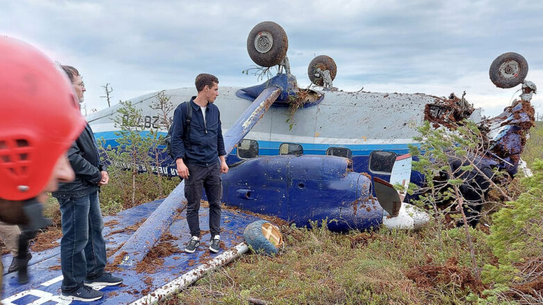 Пассажирский самолет Ан-28 совершивший жесткую посадку в Томской области