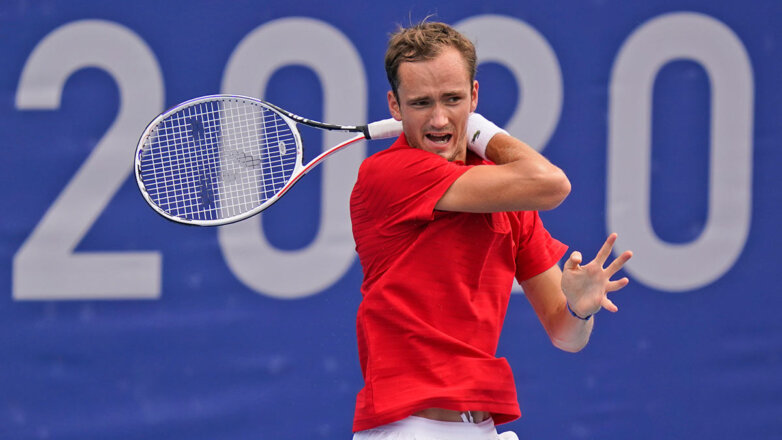 Медведев выбыл с теннисного турнира Олимпиады