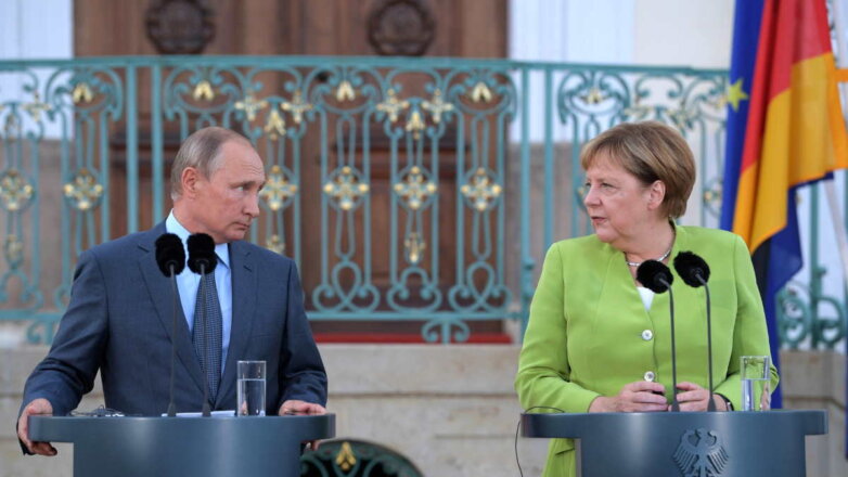 Путин и Меркель повышали голос друга на друга из-за Украины, заявил биограф канцлера ФРГ