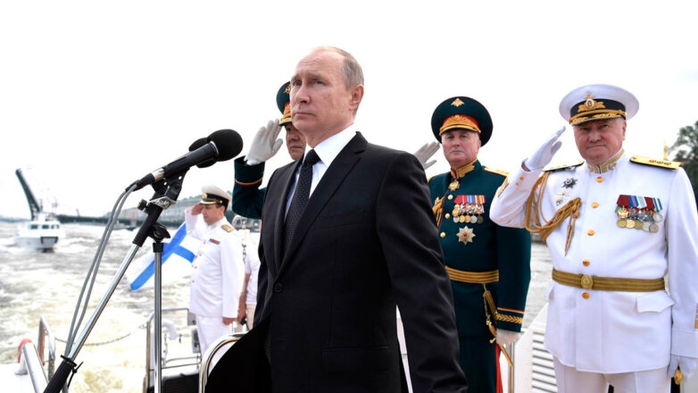 Владимир Путин микрофон корабль