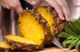 Диетолог назвала опасное свойство ананаса